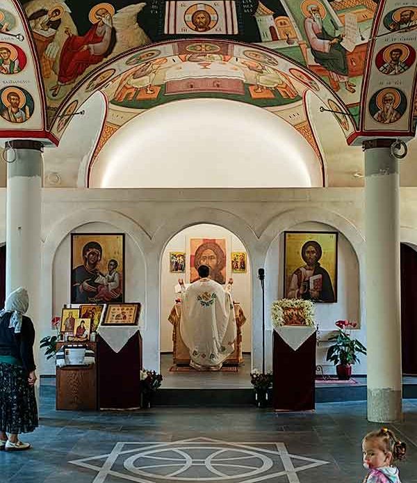 Задушница-заупокойна литургия с панихида